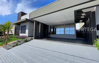 Imagem: A casa em condomínio possui 3 Dormitórios, 3 Banheiros, 4