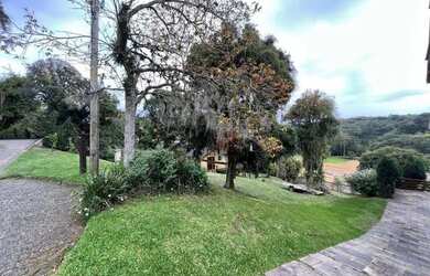 Imagem: O terreno possui 784m² de Área e está localizado em Gramado