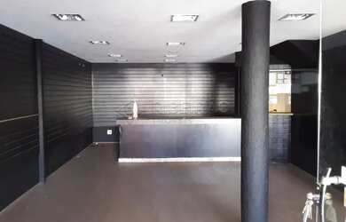 Imagem: O depósito possui 2 Vagas na garagem e 136m² de Área e está