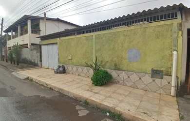 Imagem: A casa possui 2 Dormitórios, 1 Banheiro, 4 Vagas na garagem