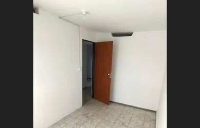 Imagem: A casa possui 1 Dormitório, 1 Banheiro, 1 Vaga na garagem