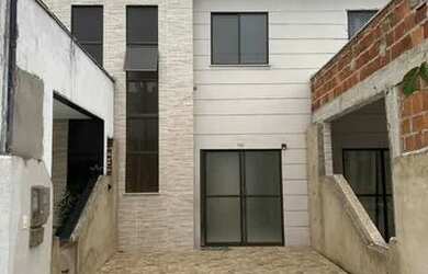 Imagem: A casa em condomínio possui 2 Dormitórios, 1 Banheiro, 2 Vagas