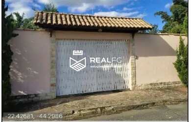 Imagem: A casa possui 3 Dormitórios, 1 Banheiro, 229m² de Área e