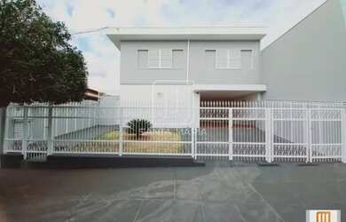 Imagem: O depósito possui 3 Vagas na garagem, 354m² de Área e está