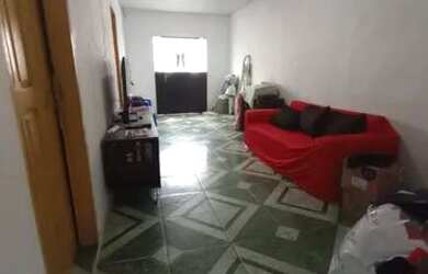 Imagem: A casa possui 2 Dormitórios, 2 Banheiros, 1 Vaga na garagem