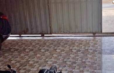 Imagem: A casa possui 3 Dormitórios, 1 Banheiro, 1 Vaga na garagem