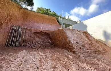 Imagem: O terreno possui 360m² de Área e está localizado em Bom