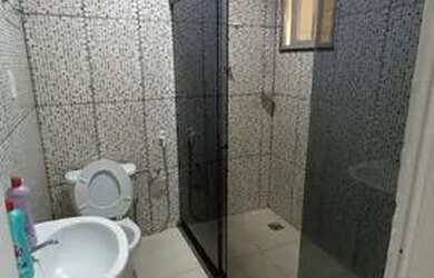 Imagem: A casa possui 1 Dormitório, 1 Banheiro, 1 Vaga na garagem