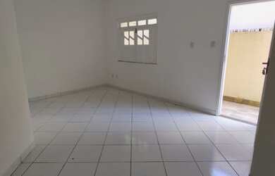 Imagem: A casa em condomínio possui 3 Dormitórios, 2 Banheiros, 1