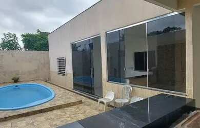 Imagem: A casa possui 3 Dormitórios, 4 Banheiros, 3 Vagas na garagem