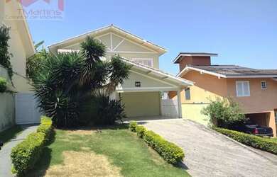 Imagem: A casa em condomínio possui 4 Dormitórios, 5 Banheiros, 2