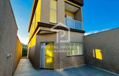 Imagem: A casa possui 3 Dormitórios, 4 Banheiros, 2 Vagas na garagem