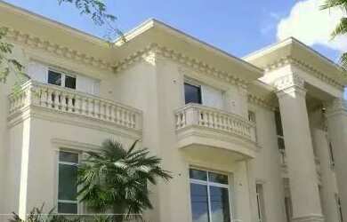 Imagem: A casa possui 5 Dormitórios, 5 Banheiros, 5 Vagas na garagem