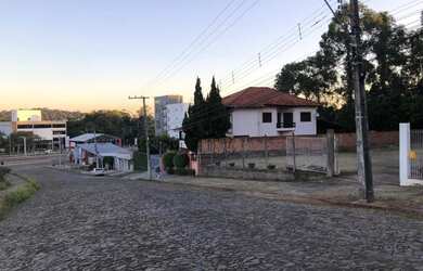 Imagem: O terreno possui 450m² de Área e está localizado em Cristo