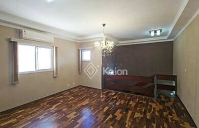 Imagem: A casa em condomínio possui 4 Dormitórios, 3 Banheiros, 4