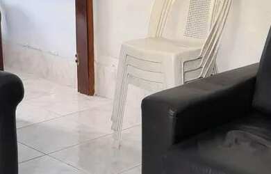 Imagem: A casa possui 2 Dormitórios, Acomodam 8 pessoas e 2 Vagas na