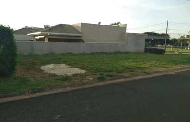 Imagem 3: Terreno de Esquina no Village Damha II - Frente para a Área de Lazer