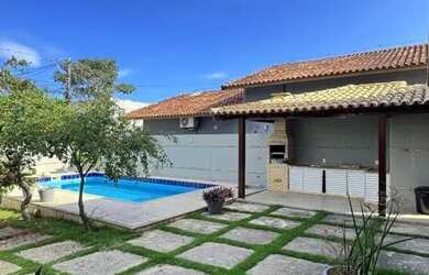 Imagem: A casa possui 4 Dormitórios, 4 Banheiros, 3 Vagas na garagem