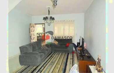 Imagem: A casa possui 4 Dormitórios, 2 Banheiros, 2 Vagas na garagem