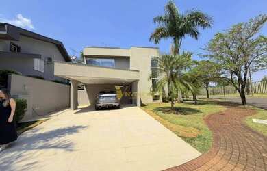 Imagem: A casa em condomínio possui 4 Dormitórios, 5 Banheiros e 340m²