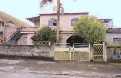 Imagem: A casa possui 2 Dormitórios, 1 Banheiro, 3 Vagas na garagem