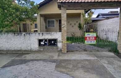 Imagem: A casa possui 1 Dormitório, 1 Banheiro, 1 Vaga na garagem