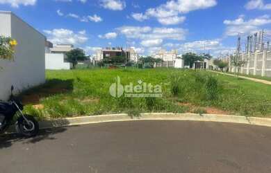 Imagem: O terreno possui 341m² de Área e está localizado em Grand