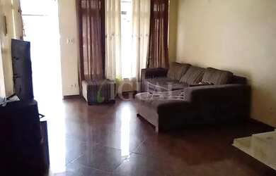 Imagem: A casa possui 3 Dormitórios, 2 Banheiros, 3 Vagas na garagem