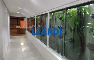 Imagem: O depósito possui 5 Vagas na garagem e 650m² de Área e está