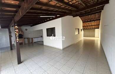 Imagem 3: Casa estilo sobrado com 3 quartos sendo 1 suíte disponível para locação no bairro Jardim P