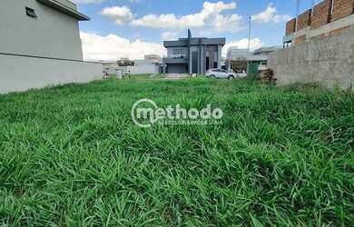 Imagem: O terreno possui 679m² de Área e está localizado em Monte