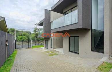 Imagem: A casa possui 3 Dormitórios, 2 Banheiros, 2 Vagas na garagem