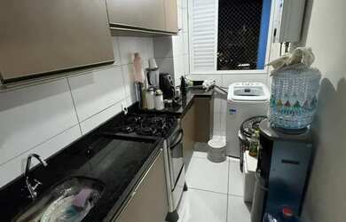 Imagem: O apartamento possui 2 Dormitórios, 1 Banheiro, 1 Vaga na garagem