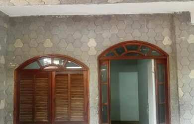 Imagem: A casa possui 3 Dormitórios e 1 Banheiro e está localizado