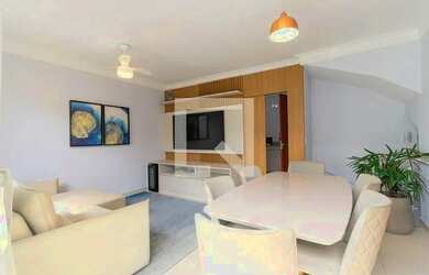 Imagem: A casa possui 3 Dormitórios, 3 Banheiros, 2 Vagas na garagem