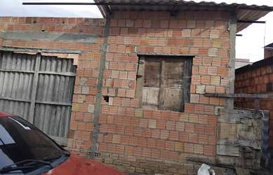 Imagem: A casa possui 2 Dormitórios, 1 Banheiro e está localizado