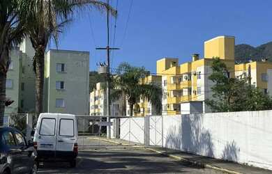 Imagem: O apartamento possui 2 Dormitórios, 1 Banheiro, 1 Vaga na garagem