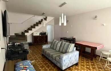 Imagem: A casa possui 3 Dormitórios, 2 Banheiros, 3 Vagas na garagem