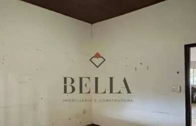 Imagem: A casa possui 3 Dormitórios, 2 Banheiros, 3 Vagas na garagem