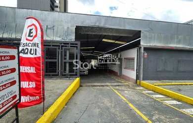 Imagem: O depósito possui 4 Vagas na garagem, 749m² de Área e está