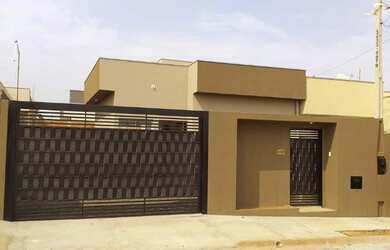 Imagem: A casa possui 2 Dormitórios, 1 Banheiro, 5 Vagas na garagem