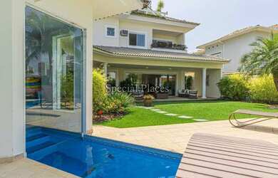 Imagem: A casa em condomínio possui 5 Dormitórios, 5 Banheiros, 4