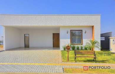 Imagem: A casa em condomínio possui 3 Dormitórios, 2 Banheiros, 4