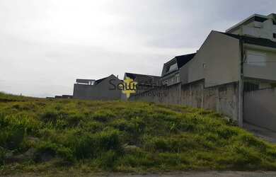 Imagem: O terreno possui 600m² de Área e está localizado em Bacacheri