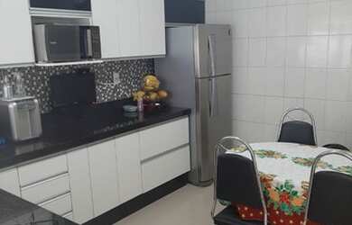 Imagem: A casa possui 2 Dormitórios, 2 Banheiros, 1 Vaga na garagem