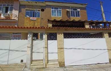 Imagem: A casa possui 3 Dormitórios, 3 Banheiros, 2 Vagas na garagem