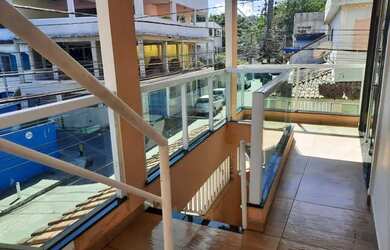 Imagem: O apartamento possui 2 Dormitórios, 1 Banheiro, 100m² de Área