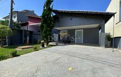 Imagem: A casa em condomínio possui 3 Dormitórios, 3 Banheiros, 150m²