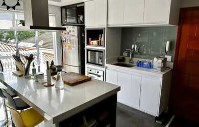 Imagem: A casa possui 3 Dormitórios, 3 Banheiros, 5 Vagas na garagem