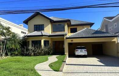 Imagem: A casa em condomínio possui 4 Dormitórios, 5 Banheiros, 460m²